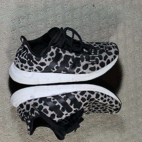 Adidas Size 6.5 Cheetah Print Athletic Shoes - Picture 4 of 7